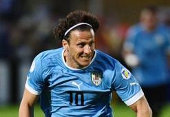 Forlan dönüyor!