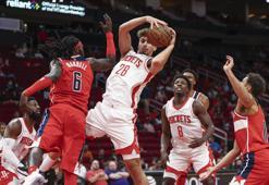 NBA'de hazırlık maçlarında, iki Türk oyuncu sahaya çıktı