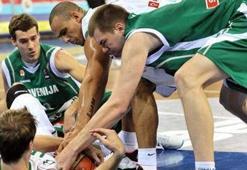 Slovenya sallandı ama yıkılmadı 80-77