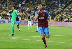 Burak Yılmaz, Trabzonspor ile 61. golünü Fenerbahçe'ye attı