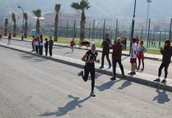 Salihli'de öğrenciler Atatürk'ü anmak için koştu