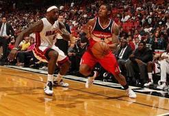 Lebron, Heat'i sırtladı