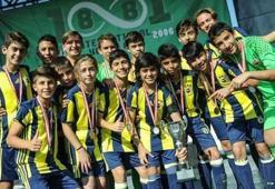 Fenerbahçe U13 takımı kaptanlarından taraftara mesaj!
