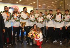 Şampiyon Karate Milli Takımı yurda döndü