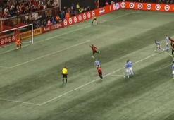 Josef Martinez'den ilginç penaltı atışı!