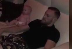 Conor McGregor maçları oğluyla izliyor!
