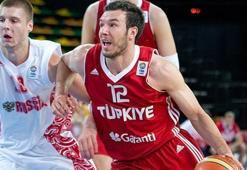 A Milli Erkek Basketbol Takımı'nda iki oyuncu kadrodan çıkartıldı