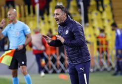 Son dakika haberi! Fenerbahçeli taraftarlar Vitor Pereira'ya su bardağı fırlattı