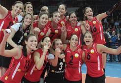 Vakıfbank 5. kupa peşinde
