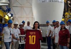 Totti'nin forması uzaya gönderildi!