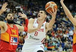 Devler'de Ersan İlyasova şoku
