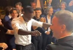 Balotelli, düğünde halay çekip davul eşliğinde oynadı
