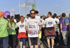 Ömer Aslan MS Platformu için İstanbul Maratonu'nda ters koştu