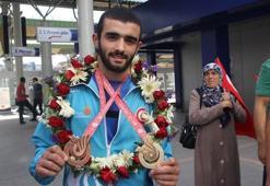 Başarılı sporcu Konya'ya iki madalya getirdi