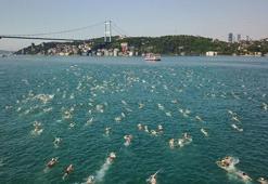 49 ülkenin sporcusu aynı anda yüzerek kıta değiştirdi