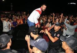 Galatasaraylı taraftarlar çıldırdı! Yönetim istifa...