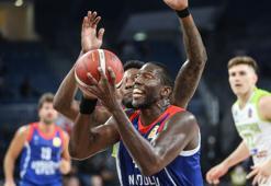 İNG Basketbol Süper Ligi: Anadolu Efes-Yukatel Merkezefendi Belediyesi maç sonucu: 94-93