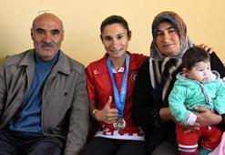 Esma Aydemir'in aklı ailesinde, gözü olimpiyatlarda