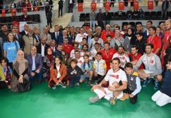 "Şöhretler ve Efsaneler Futbol Turnuvası"