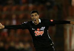 Oscar Cardozo şov yaptı!