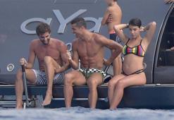 Ronaldo'nun teknesine şok baskın!