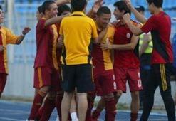 U-17'ler Barça'yı devirdi