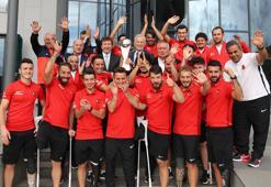 TFF heyeti, Ampute Milli Takımı'nı alkışlarla karşıladı