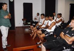 Beşiktaşlı futbolculara brifing verildi