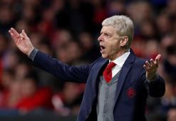 Arsene Wenger Milan yolunda