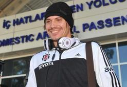 Ersan Gülüm nişanlandı