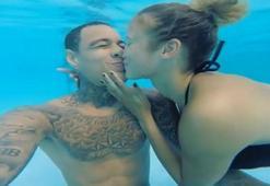 Rose Bertram ile van der Wiel'in romantik anları