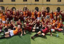 Galatasaray'da kadın futbol takımı tanıtıldı