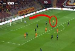 Morutan'ın şutu direkte patladı! İşte Galatasaray taraftarının çıldırdığı gol pozisyonu! (VİDEO)