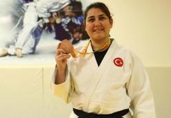 Mesme Taşbağ, hayatındaki engelleri judo ile aştı