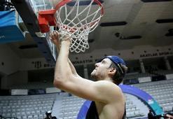 Beşiktaş-Fenerbahçe basketbol maçında file kesme gerginliği!