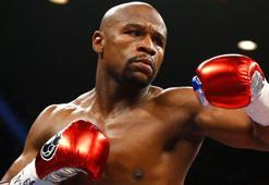 Mayweather: McGregor ile dövüşmemi taraftarlar istiyor