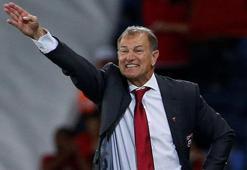 Arnavutluk'ta De Biasi istifa etti