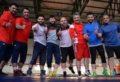 Geleceğin şampiyon güreşçilerini yetiştiriyorlar
