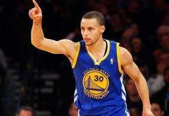 Curry'nin, Kyrie Irving'i yıldıran üçlüğü