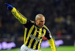 UEFA Avrupa Ligi'nden Fenerbahçe efsanesi Alex'e kutlama