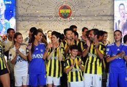 Fenerbahçe yeni formaları tanıttı