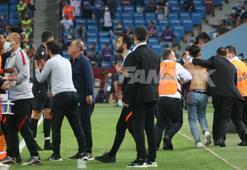 Trabzonspor-Galatasaray maçında olay! Sahaya atladı, Abdülkadir Ömür'e yöneldi...