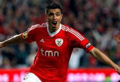 Fenerbahçe'nin gözdesi Cardozo satışa çıkıyor