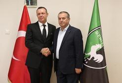 Denizlispor Başkanı Üstek, görevini Çetin'e devretti