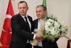 Denizlispor'da Mustafa Üstek bıraktı, Ali Çetin başladı