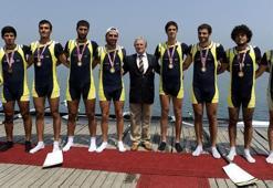 Kürekte bir final bir yarı final