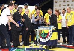 Fenerbahçe'nin şampiyonluk pastası kesildi