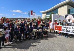 Masa tenisi milli sporcuları Ankara'da coşkuyla karşılandı