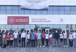 Cimnastik Federasyonu Başkanı Suat Çelen, Antalya'da inşaatı devam eden salonu inceledi