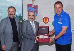 Trabzon Valisi İsmail Ustaoğlu'ndan Trabzonspor'a ziyaret